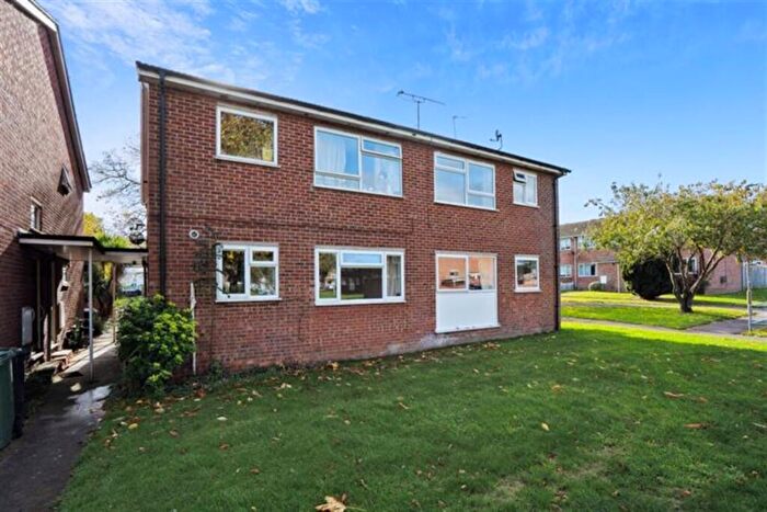 2 Bedroom Maisonette To Rent In Denbigh Road, Thame, OX9