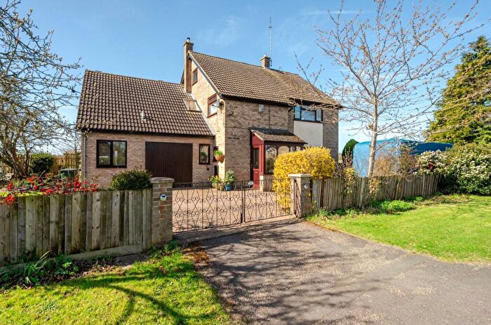 4 Bedroom Detached House For Sale In Bedford Road West, Yardley Hastings, Northamptonshire, NN7