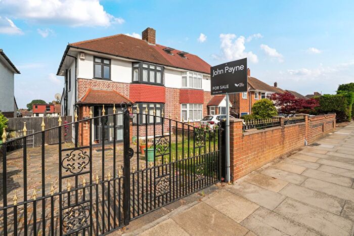 3 Bedroom Semi-Detached House For Sale In Green Lane, London, SE9