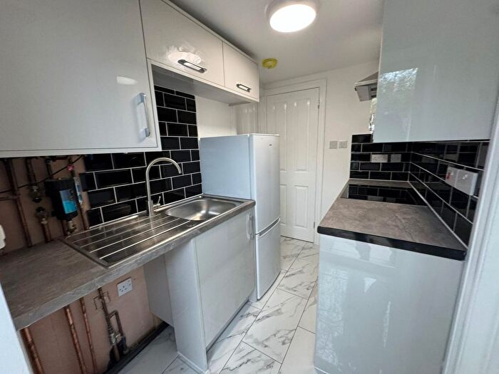2 Bedroom Flat To Rent In Dagenham, RM8