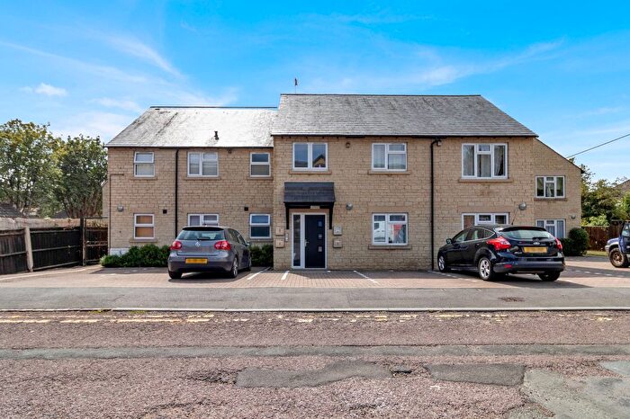 2 Bedroom Flat To Rent In Cricklade Road, Cirencester, Gloucestershire, GL7