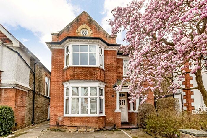 1 Bedroom Flat To Rent In Lingfield Avenue, Surbiton, KT1