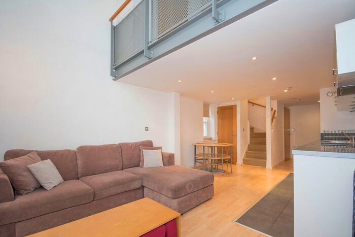 1 Bedroom Flat To Rent In Tollington Road, London, N7