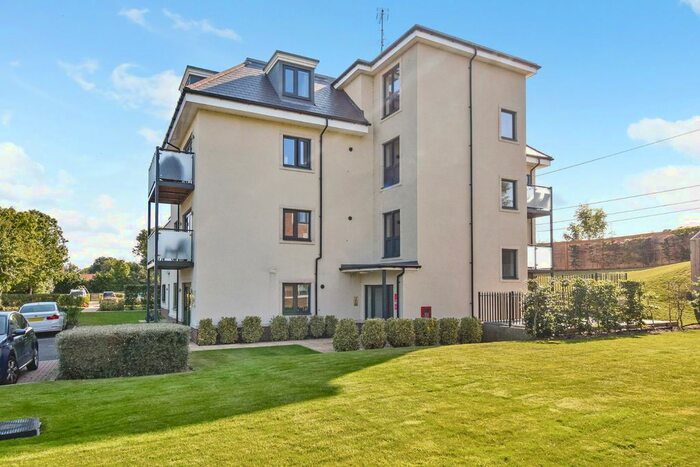 3 Bedroom Flat To Rent In Institute Road, Taplow, Maidenhead, SL6