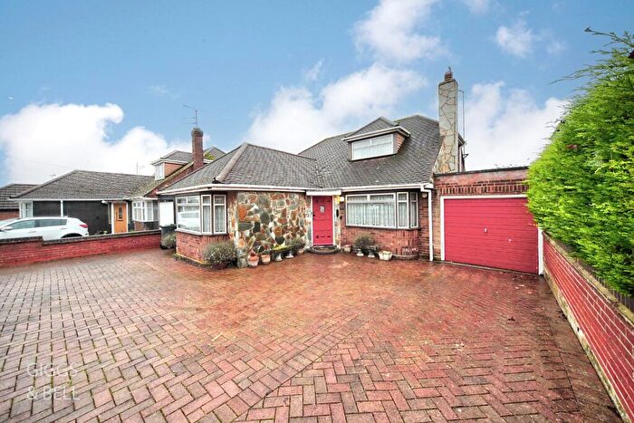 3 Bedroom Detached Bungalow For Sale In Stoneygate Road, Luton, Bedfordshire, LU4