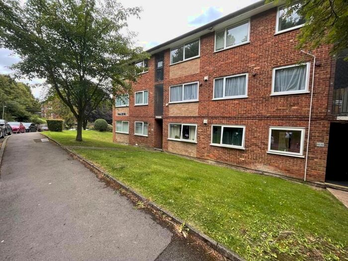 Houses for sale & to rent in HP13 7GW, Hollybrook Way, Terriers And