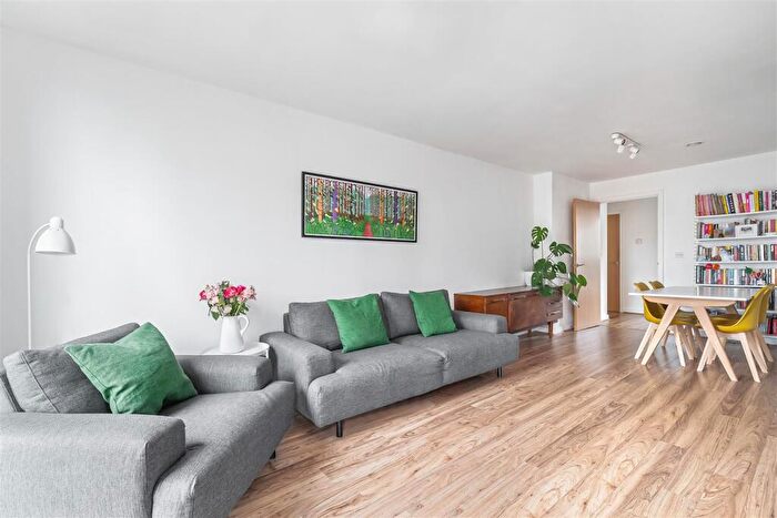 2 Bedroom Apartment For Sale In Lebus Street, Tottenham, N17