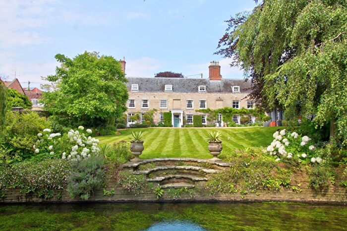 6 Bedroom Detached House For Sale In Earsham Street, Bungay, NR35