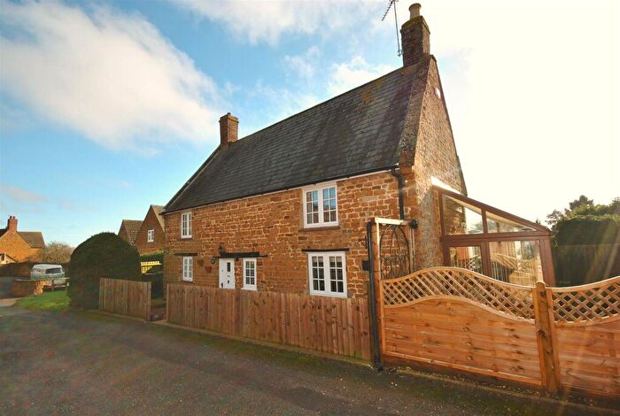 2 Bedroom Cottage For Sale In High Street, Ecton, Northampton, NN6