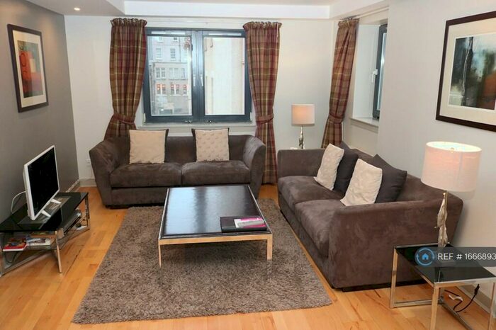 2 Bedroom Flat To Rent In High Street, Edinburgh, EH1