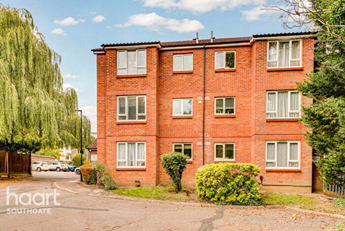 2 Bedroom Flat For Sale In Badgers Close, Enfield, EN2