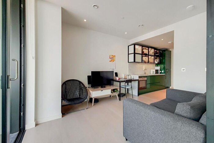 Studio To Rent In Wardian, Canary Wharf, London, E14