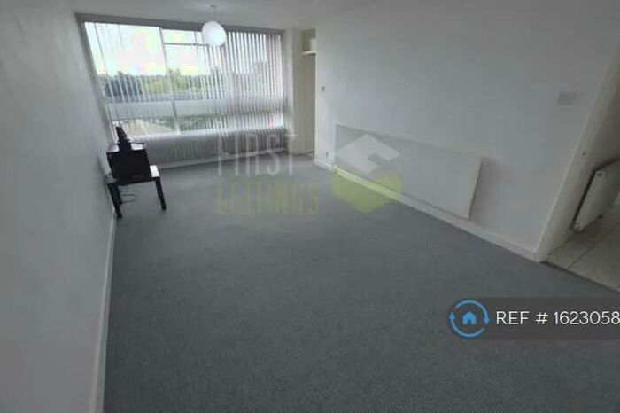 2 Bedroom Flat To Rent In Lyndwood Court, Leicester, LE2