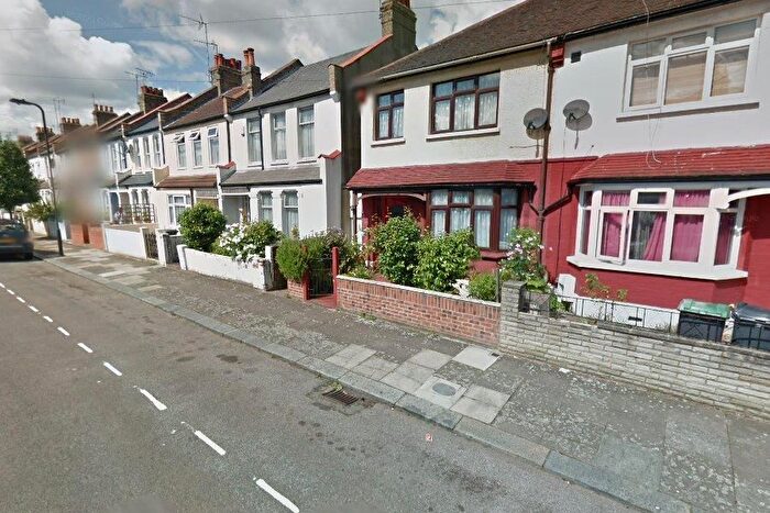 3 Bedroom Flat To Rent In Beechfield Road, Tottenham, London, N4