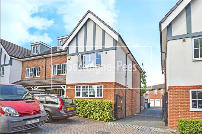 4 Bedroom House To Rent In Cuddington Avenue, KT4