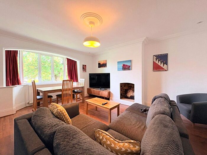 4 Bedroom Flat To Rent In Queens Drive, Mossley Hill, Liverpool, Merseyside, L18