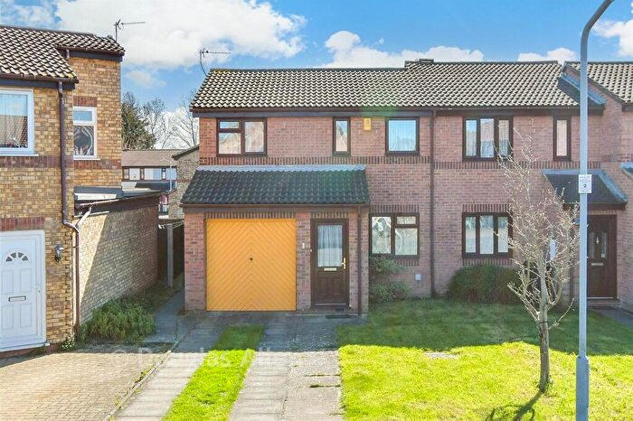 3 Bedroom End Of Terrace House For Sale In Blunden Close, Dagenham, Essex, RM8