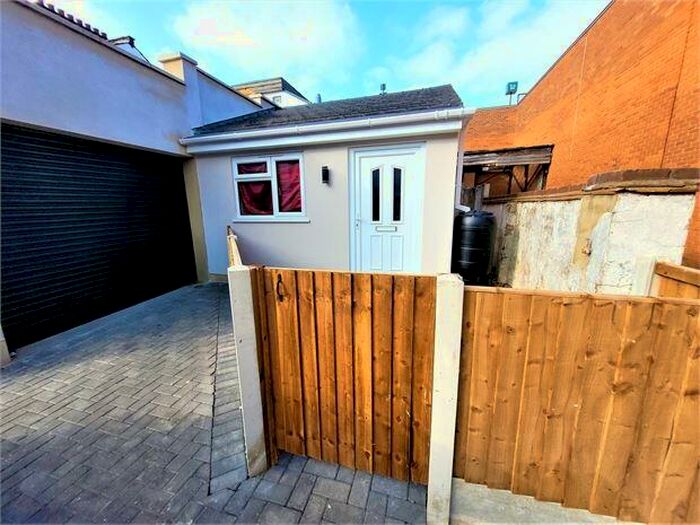 1 Bedroom Bungalow To Rent In Elmsleigh Drive, Leigh On Sea, Leigh On Sea, Essex., SS9