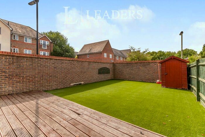 4 Bedroom Town House To Rent In Cavendish Walk, Epsom, KT19