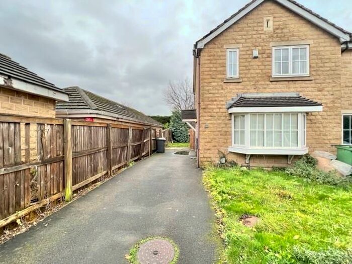 3 Bedroom Semi-Detached House To Rent In Mill Avenue, Huddersfield, HD5