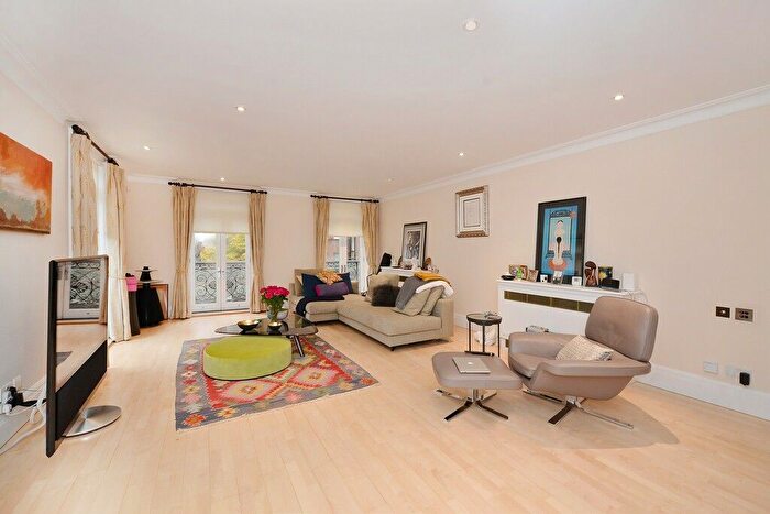 3 Bedroom Flat To Rent In Holbein Place, Chelsea, SW1W