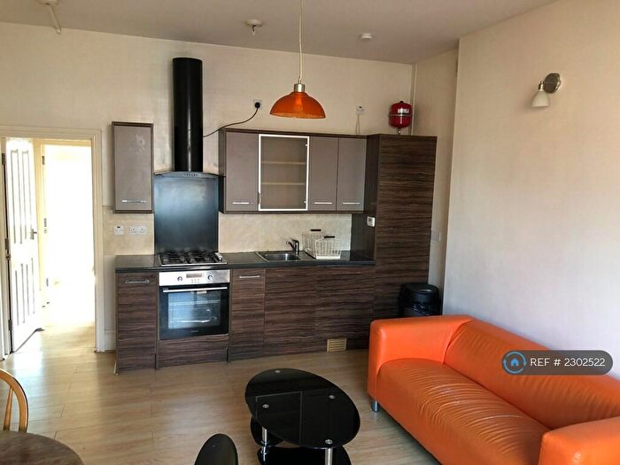 1 Bedroom Flat To Rent In Querneby Road, Nottingham, NG3