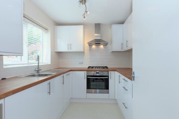 3 Bedroom Semi-Detached House To Rent In Hazelrig Drive, Thame, OX9