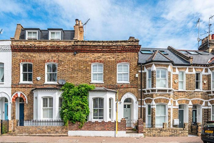 3 Bedroom House For Sale In Shuttleworth Road, Battersea, London, SW11