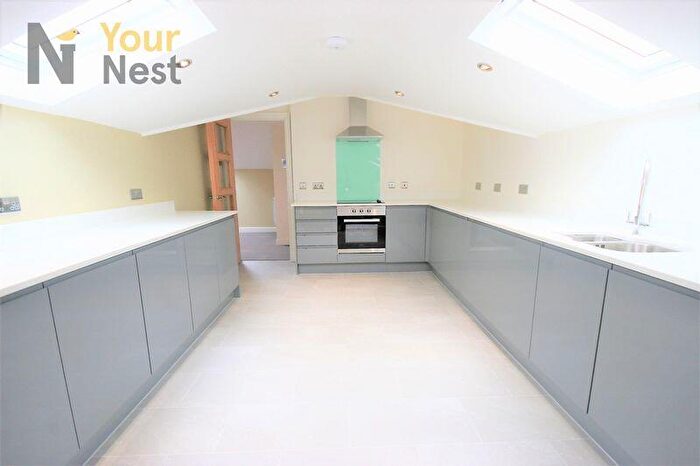 2 Bedroom Apartment To Rent In Flat, Park View, Headingley., LS6