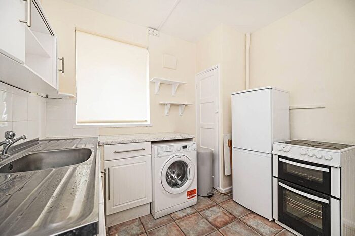 1 Bedroom Flat To Rent In Nevitt House, Old Street, London, N1