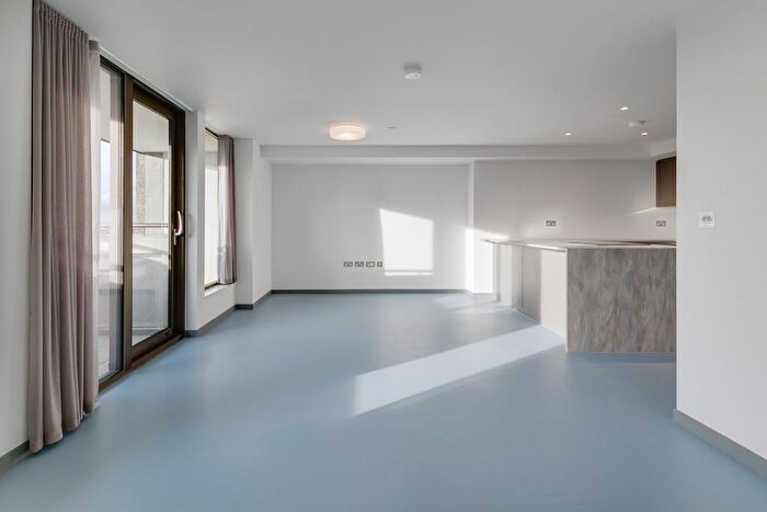 3 Bedroom Flat To Rent In Balfron Tower, St Leonards Road, London, E14