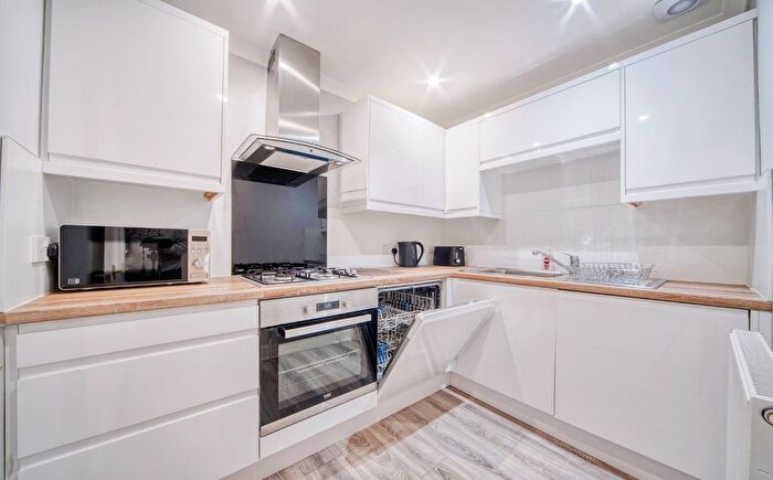 2 Bedroom Flat To Rent In Waverley Gardens, Glasgow City, Glasgow, G41