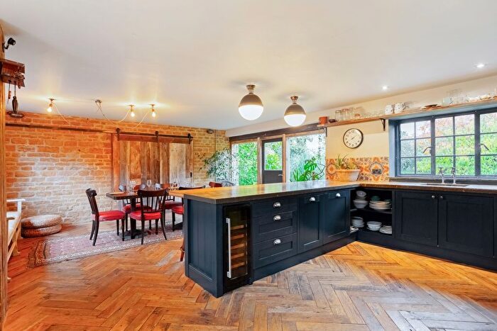 5 Bedroom Flat To Rent In Middle Lane, Balscote, Banbury, OX15