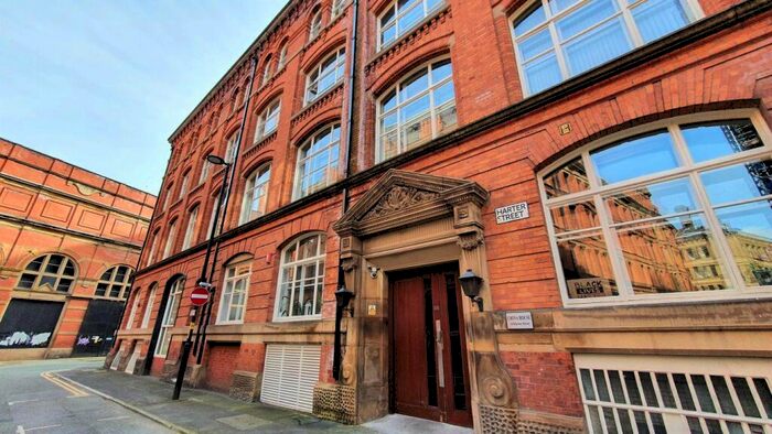 2 Bedroom Apartment To Rent In China House, M1