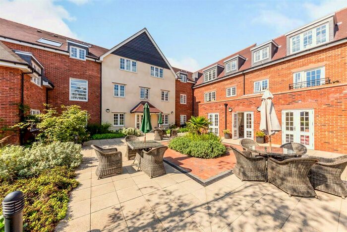 2 Bedroom Flat For Sale In Le Jardin, - Station Road, Letchworth, Hertfordshire, SG6