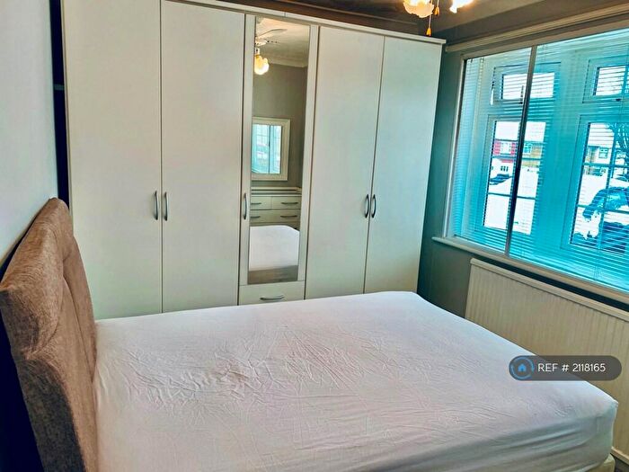 1 Bedroom Flat To Rent In Retford Path, Romford, RM3