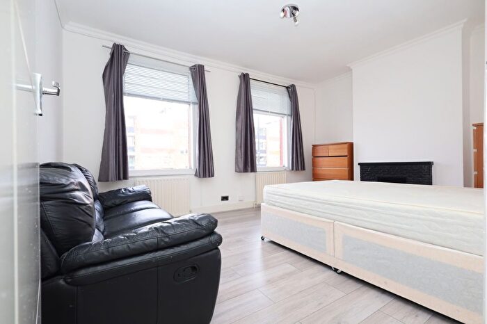 3 Bedroom Flat To Rent In West Green Road, London, N15