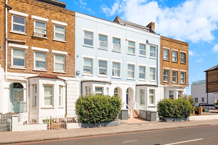 2 Bedroom Flat For Sale In Trinity Road, Wandsworth, SW17