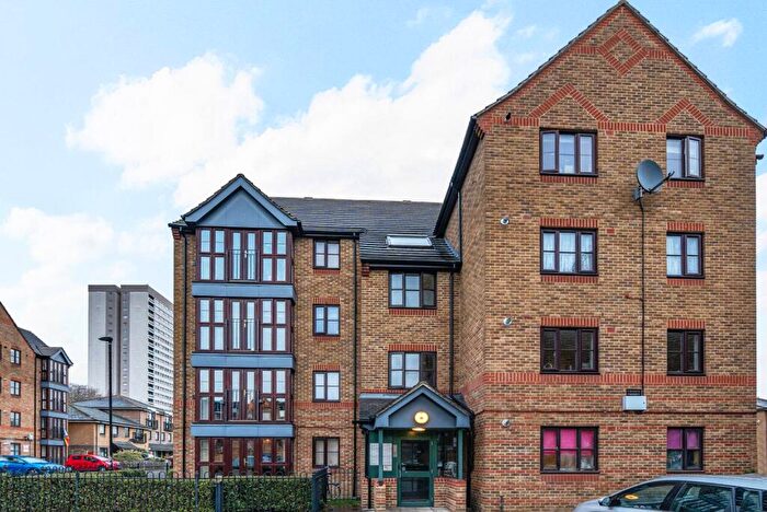 1 Bedroom Flat To Rent In Wellington Way, Bow, London, E3