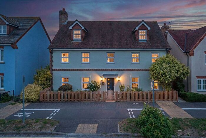 6 Bedroom Detached House For Sale In Rowan Way, Angmering, BN16