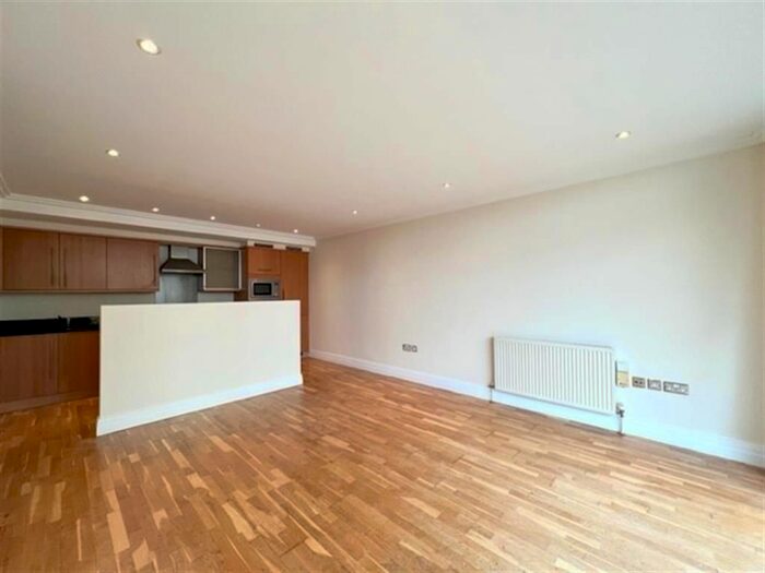 2 Bedroom Flat To Rent In Town Meadow, Brentford, TW8