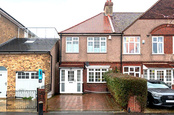 3 Bedroom End Of Terrace House For Sale In Commonside East, Mitcham, CR4