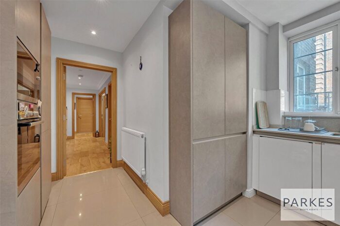3 Bedroom Flat To Rent In Marlborough Court, Pembroke Road, W8