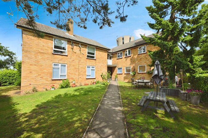 2 Bedroom Flat For Sale In Temple Lane, Tonwell, Ware, SG12