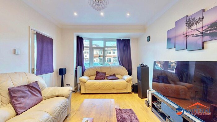 6 Bedroom Semi Detached House For Sale In Crosslands Avenue, Norwood Green, UB2