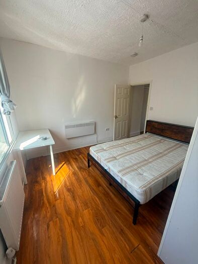 1 Bedroom Flat To Rent In Lampton Road, Hounslow, TW3