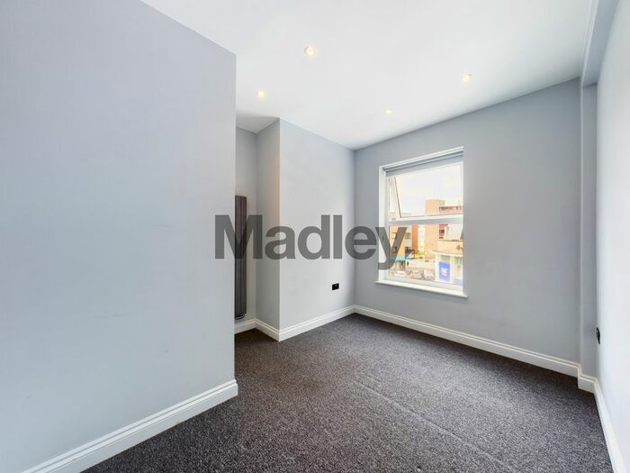 Studio To Rent In Lower Road, London, SE16