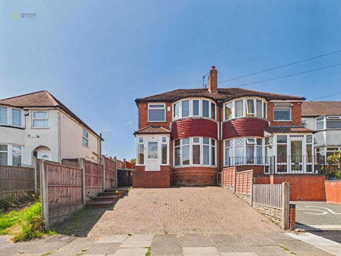 3 Bedroom Semi-Detached House For Sale In Cardington Avenue, Great Barr, Birmingham, B42