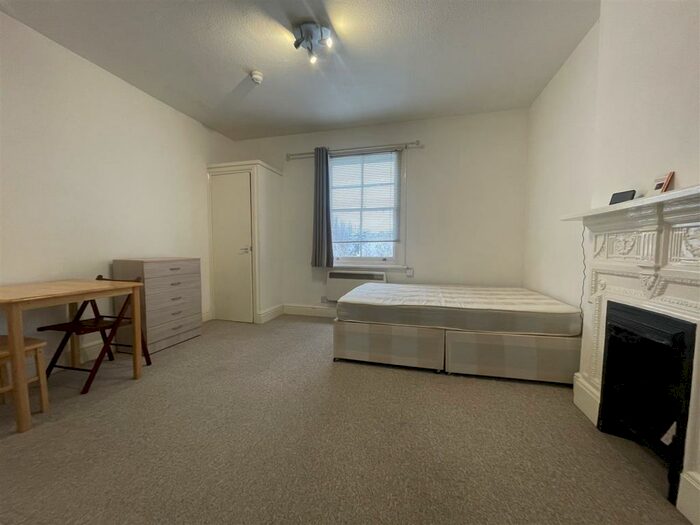 Studio To Rent In Avenue Road, Highgate, London, N6