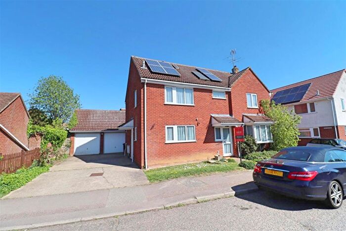 4 Bedroom Detached House For Sale In Longleaf Drive, Braintree, CM7